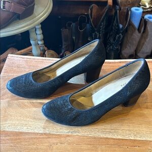 Naturalizer Black Textured Heels